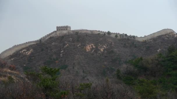 Chinesische Mauer auf Berggipfel, China alte Architektur, Festung. — Stockvideo