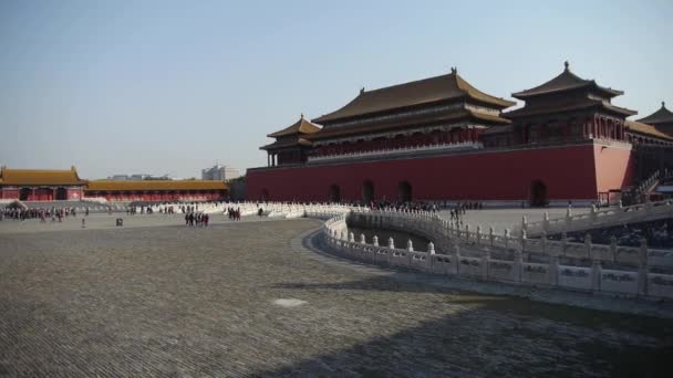 Forbidden city & water moat bridge,China's royal architecture. — Stock Video