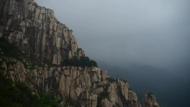 Mountain Tai-shan cliff in China. — Stock Video
