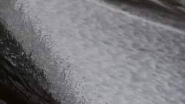 şelale baraj, dağ Tai shan üstten görünüm.