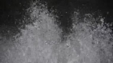 Şiddetli şelale ve sprey baraj, dağ Tai shan.