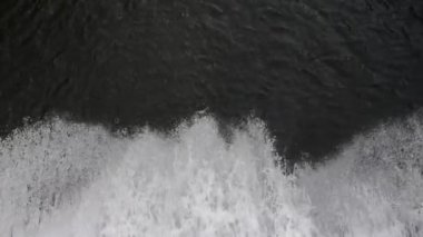 Şiddetli şelale ve sprey baraj, dağ Tai shan.