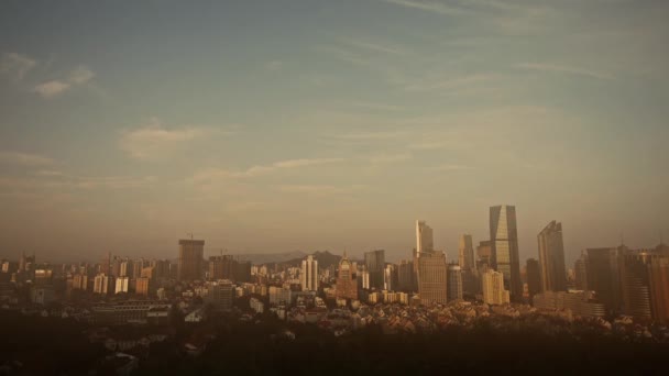 Con vista inquinamento urbano e polvere . — Video Stock