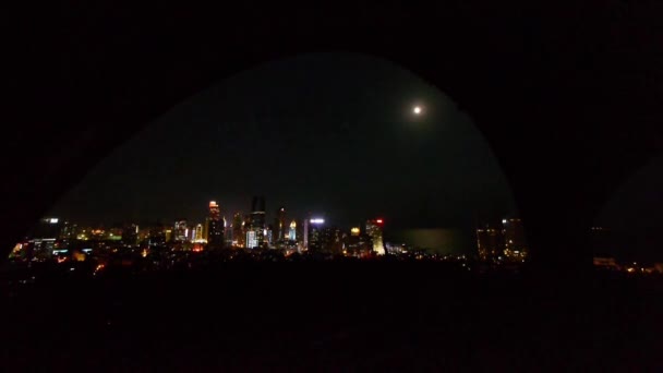 Moon rising over urban skyline,china QingDao(tsingtao). — Stock Video