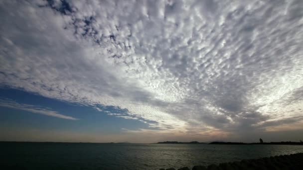 Panorámica de nubes, horizonte del mar . — Vídeos de Stock