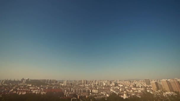 Vistas panorámicas urbanas en polvo . — Vídeo de stock