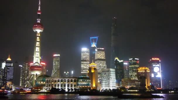 10 月 12 日夜、陸家嘴経済センター、2017:Shanghai 外灘忙しい黄浦江送料. — ストック動画