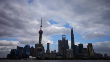 Çin-Eyl 08, 2017:Shanghai manzarası zaman atlamalı, pudong Lujiazui iş merkezi ve pearl-kule.