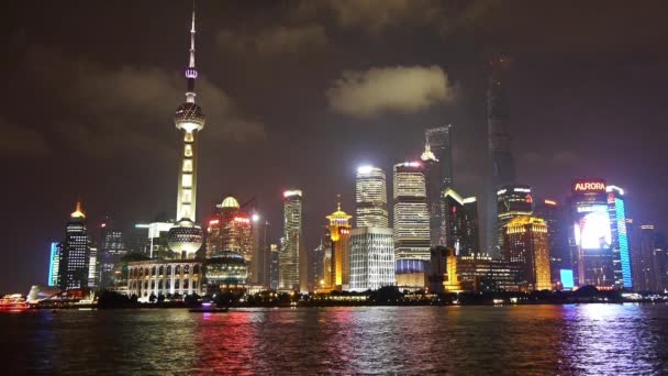 Χιώτικα-Oct 12, 2017:Shanghai bund τη νύχτα, επιχειρηματικό κέντρο Lujiazui, φωτεινά πλοίο. — Αρχείο Βίντεο
