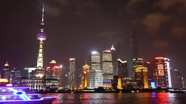 China-Sep 08,2017: lit ship passing Shanghai bund at night, Lujiazui business building . — стоковое видео