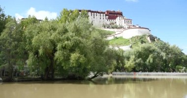 4k Lhasa,Tibet.lake içinde Potala willow lasa Park ile.