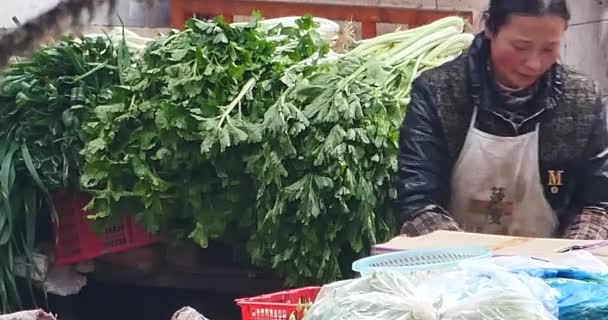 4k variedad de primer plano de frutas en el mercado comercial, Shangri-La, China . — Vídeos de Stock