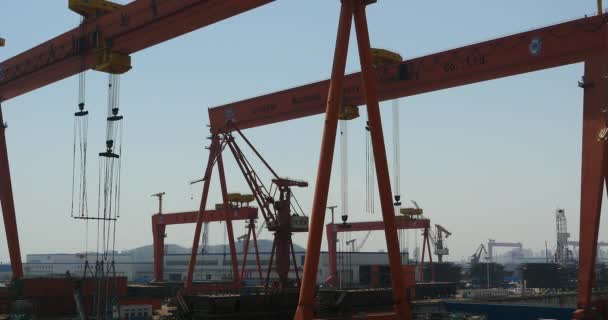 4k Industrial working crane bridge in shipyard. — Stock Video