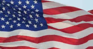 4 k Amerikan bayrağı rüzgarda çırpınan.
