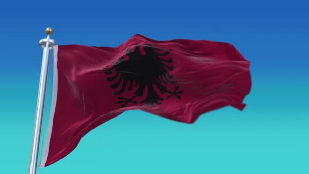 4k Arnavutluk Ulusal bayrağı dalgalanan rüzgârlı arka planda pürüzsüz kırışıklıklar. — Stok video