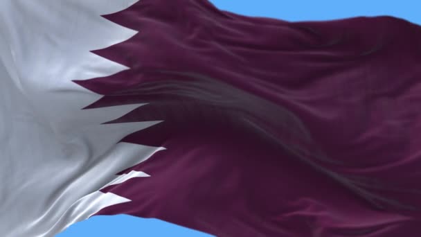 4k Qatar Bandiera nazionale lento rughe senza soluzione di continuità sventolando vento in cielo sfondo . — Video Stock