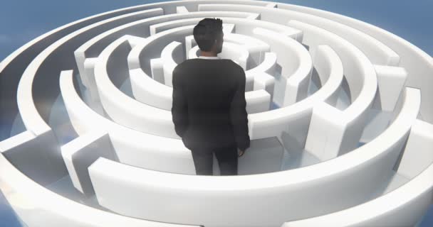 4k un uomo d'affari in piedi nel labirinto . — Video Stock
