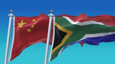 4k Dikişsiz Güney Afrika ve Çin Bayrakları mavi gökyüzü arka plan ile, Za Chn Cn.