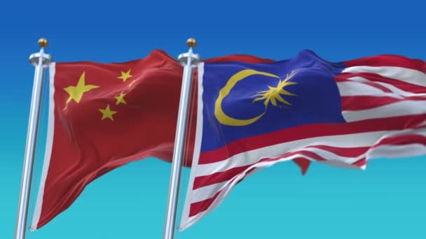 4K sömlös Malaysia och Kina flaggor med blå himmel bakgrund, MGL min CN CHN. — Stockvideo