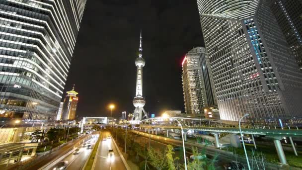 Lapso de tempo, tráfego da cidade & arranha-céu econômico urbano à noite, shanghai China . — Vídeo de Stock