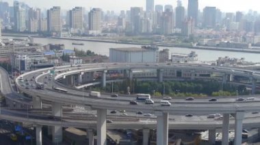 kentsel Üstgeçit trafik Kavşağı, objektif taşıma closeup.