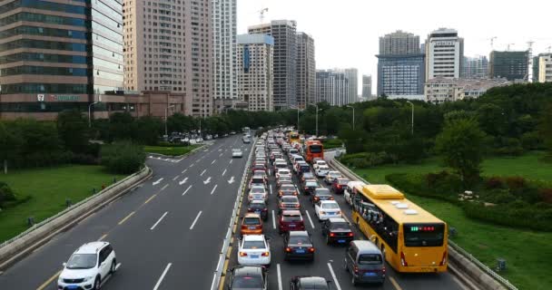 4k Modern urban city busy traffic jams,highway street timelapse&houses building — Stock video