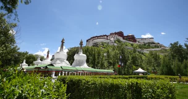 4k potala & white stupa in lhasa, tibet. — Stockvideo