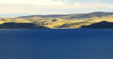 4k büyük kitle Gölü namtso ve dağ, tibet mansarovar üzerinde haddeleme bulutlar.