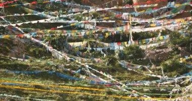 4 k dua bayrağı dağda lhasa, tibet.