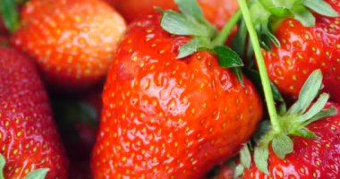 4k lezzetli çilek dönüşü.