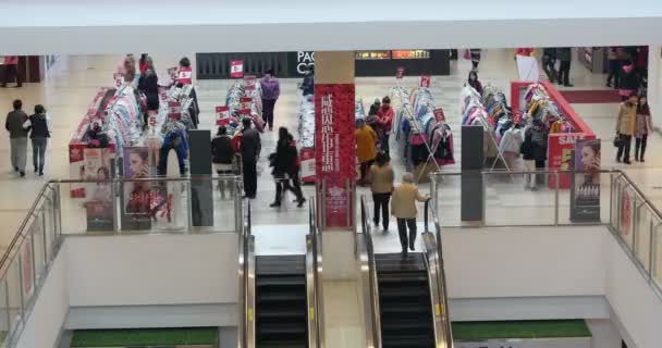 4k Escalators, Shopping Mall Timelapse, vásárló a bevásárlóközpontokban jelenet. — Stock videók