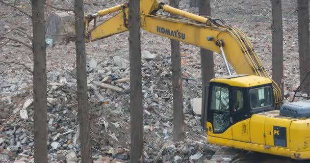 4 k grävmaskin arbetar & dumper lastbil på byggarbetsplats, Kina. — Stockvideo