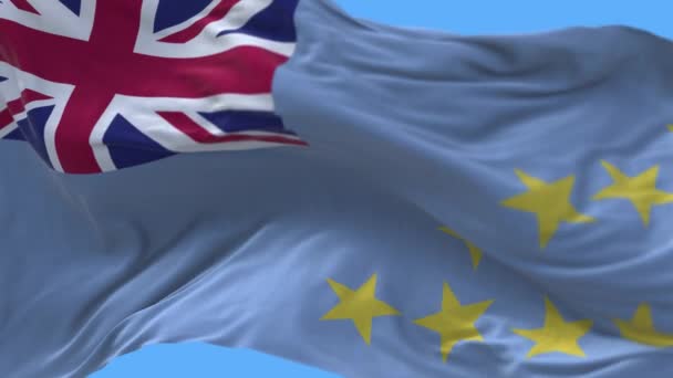 4k Tuvalu Ulusal bayrak dalgalanan rüzgar gökyüzü pürüzsüz arka plan kırışıklıkları. — Stok video