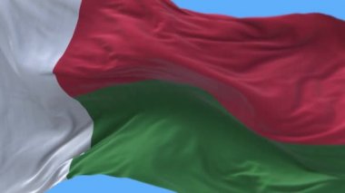 4k Madagaskar Ulusal bayrak dalgalanan rüzgar gökyüzü pürüzsüz döngü arka plan.