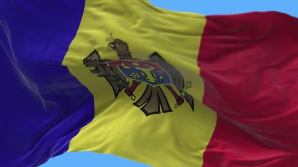 4k Moldavië Nationale vlag rimpels wuivende wind hemel naadloze lus achtergrond. — Stockvideo