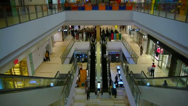 Ascensor en la escena de los centros comerciales, ambiente moderno de la ciudad . — Vídeos de Stock