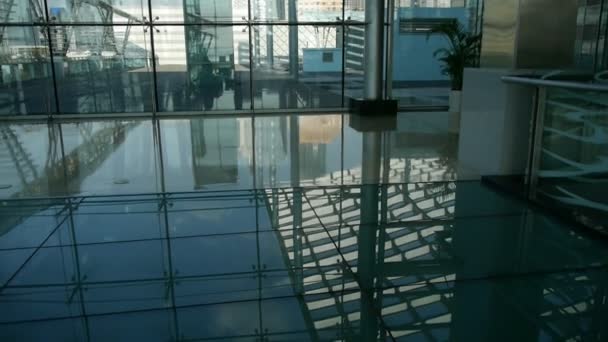 Glad oppervlak, reflectie van dak, luxe winkelcentrum glas house,hall,Shadow.abstract, — Stockvideo