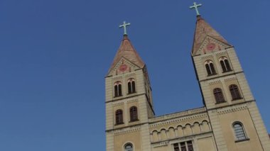 Qingdao Katolik Kilisesi'nin panoramik.