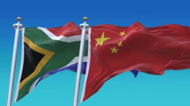 4k Dikişsiz Güney Afrika ve Çin Bayrakları mavi gökyüzü arka plan ile, Za Chn Cn.