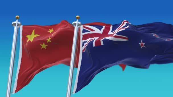 Drapeaux de Nouvelle-Zélande et de Chine sans couture 4k avec fond bleu ciel, NZL NZ CHN CN . — Video