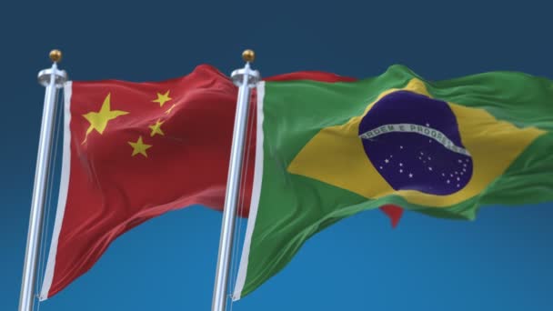 4k Bandiere senza cuciture Brasile e Cina con sfondo cielo blu, BRA BR CHN CN . — Video Stock