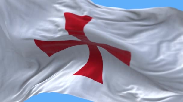 4k Ιππότες Templar σημαία, ιππότης ύφασμα υφή κυματίζει σε μπλε φόντο του ουρανού. — Αρχείο Βίντεο