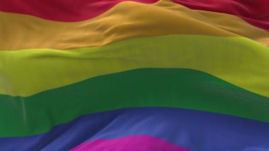 4k Yaklaş LGBT gay gurur gökkuşağı bayrağı rüzgarda yavaşça dalgalanıyor..