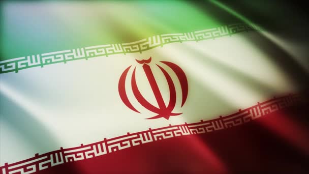 4k Национальный флаг Ирана морщит бесшовный петельный ветер на фоне иранского неба. — стоковое видео