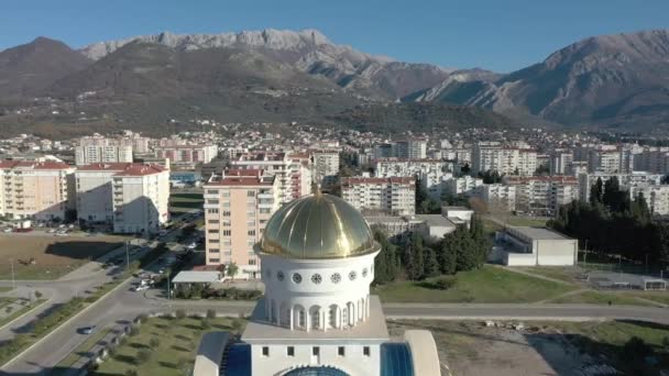 Büyük Altın Kubbeli Ortodoks Atedralinin Havadan Görünüşü Karadağ Bar Kasabasındaki — Stok video
