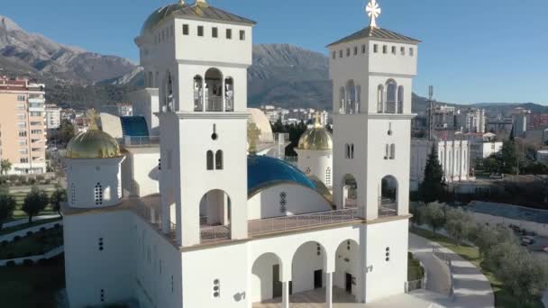 Vista Aérea Catedral Ortodoxa Con Grandes Cúpulas Oro Iglesia Principal — Vídeos de Stock