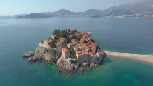 Drone Survolant Côte Mer Mer Azur Une Petite Station Balnéaire — Video