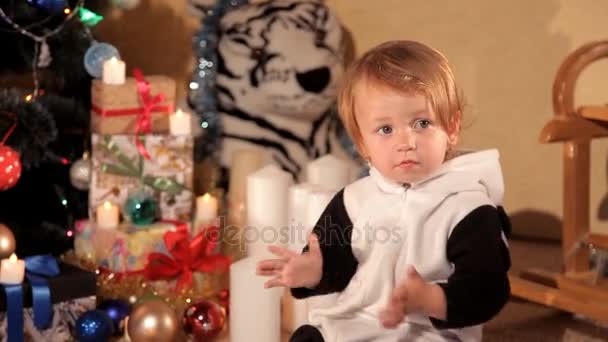 Bebek pop avuç içi yeni yıl — Stok video