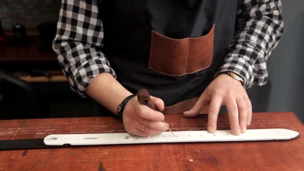 The master makes holes in the leather belt. Leather belt manufacturing — Stock Video