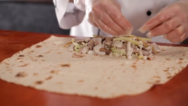 Preparation of shawarma in place of fast food — Stock Video